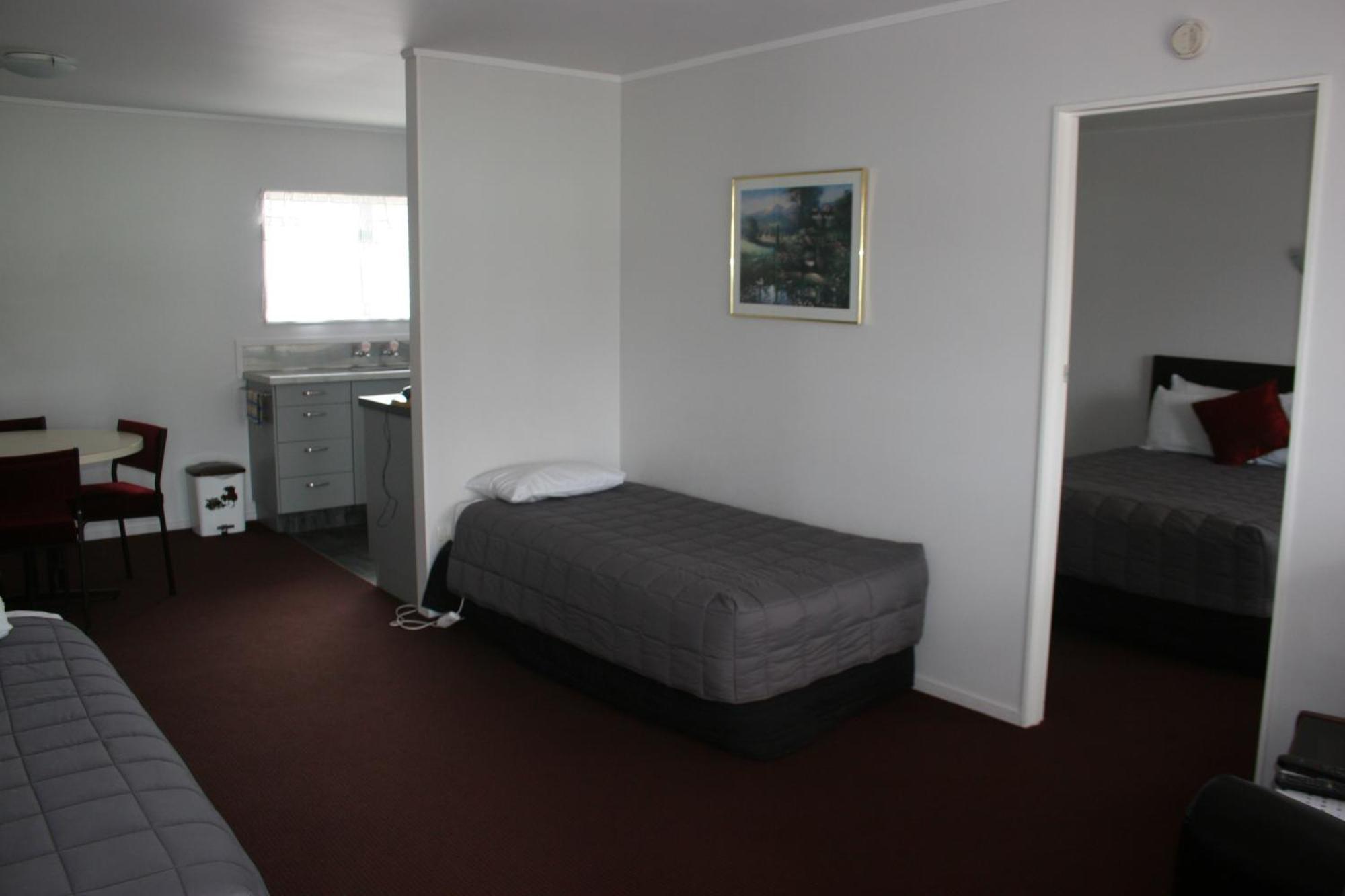 Burgundy Rose Motel Whangarei Dış mekan fotoğraf